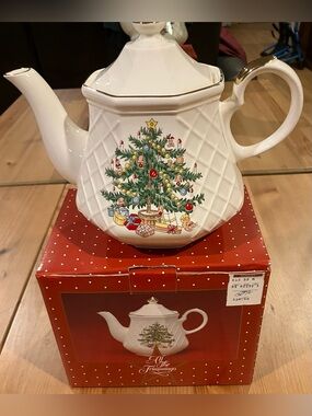 GUC All The Trimmings Christmas Tree English Teapot Gold Trim 1985Japan Earthen